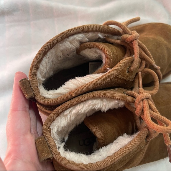 UGG kids Neumel II Boot chestnut low top boots kids unisex size 5 - Picture 5 of 9